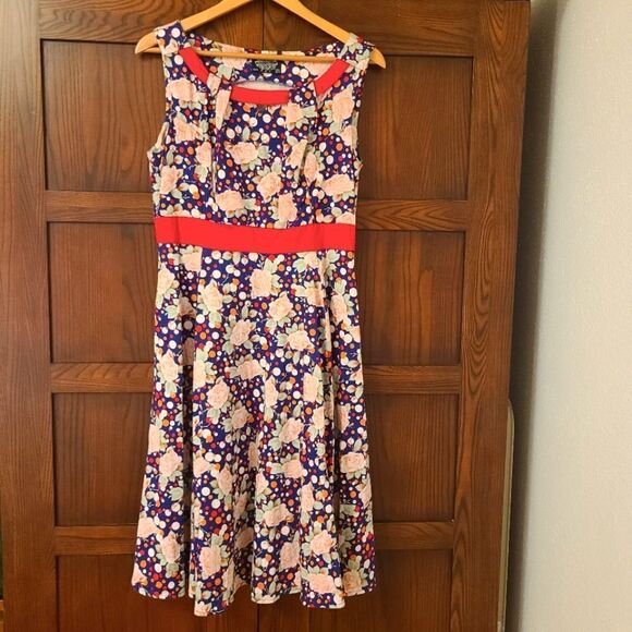 Heart & Roses Connie Floral Retro Swing Dress in Dark Blue - Picture 2 of 9
